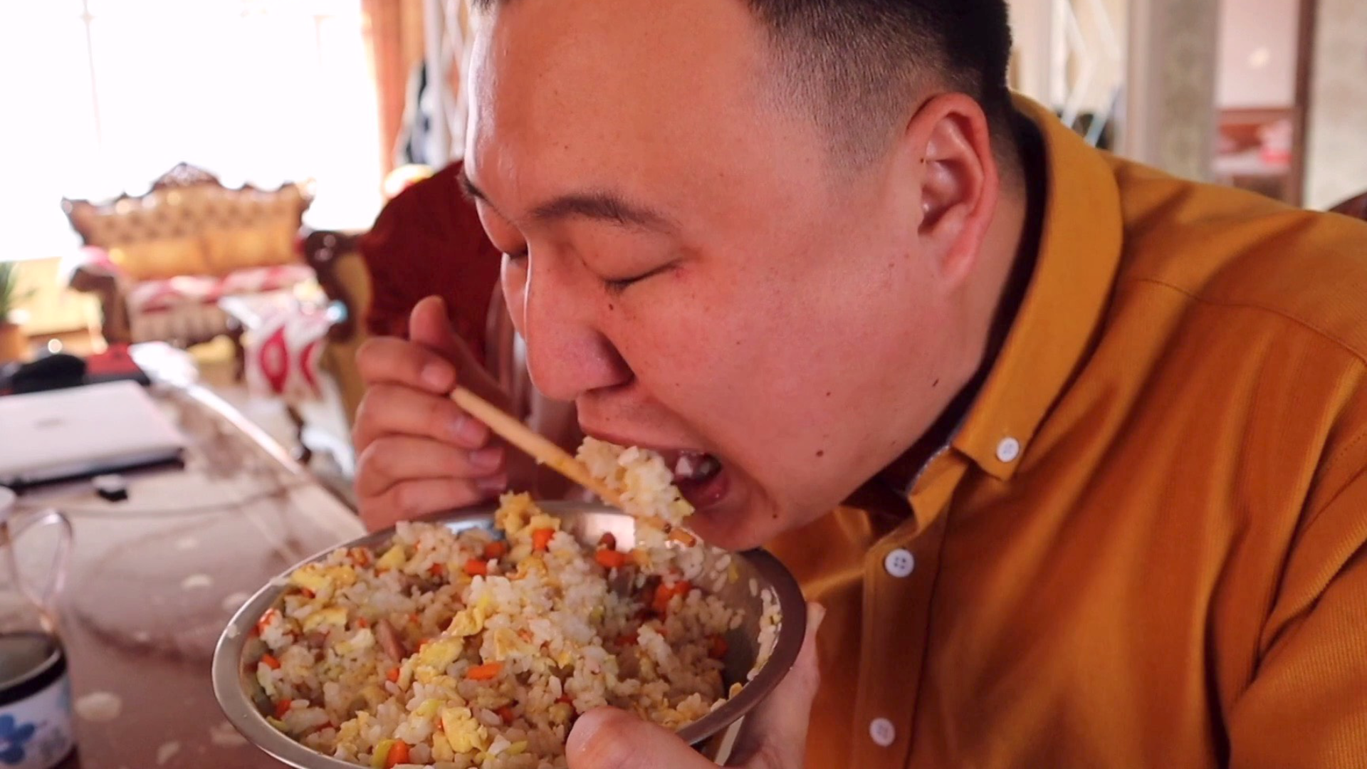 阿强早餐六颗鸡蛋一斤米饭做蛋炒饭,阿强一顿狂吃,真过瘾!